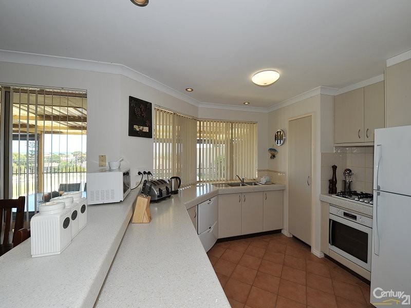 7 Hyacinth Place, Madora Bay WA 6210