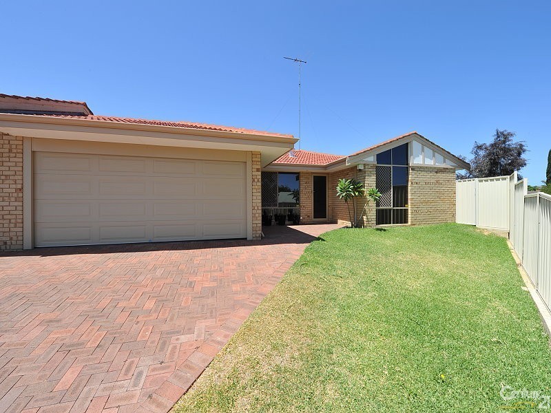 2/11 Darter Place, Halls Head WA 6210