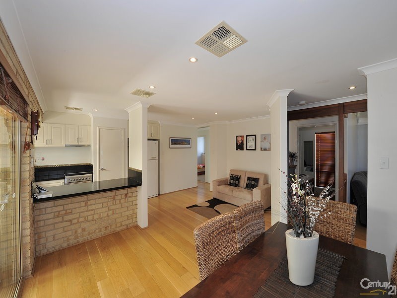 2/11 Darter Place, Halls Head WA 6210