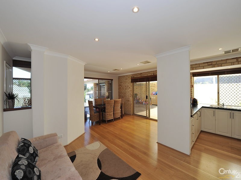 2/11 Darter Place, Halls Head WA 6210