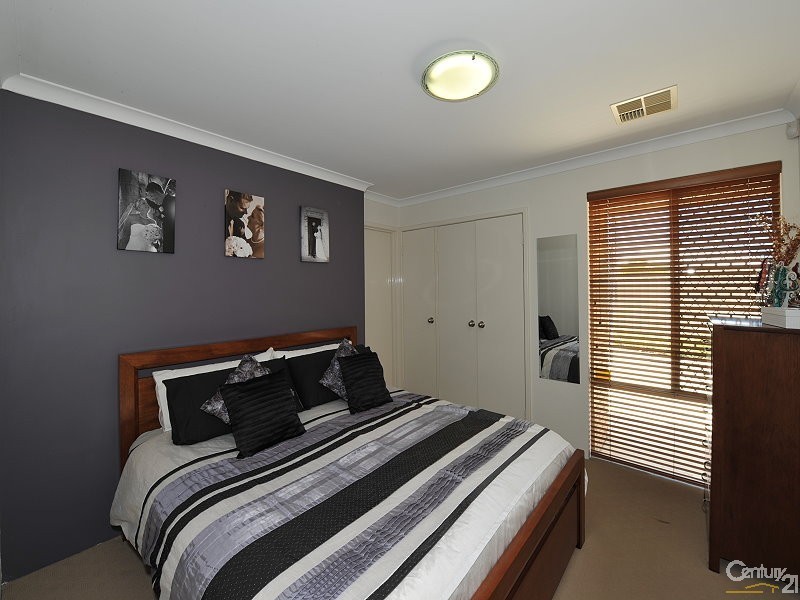 2/11 Darter Place, Halls Head WA 6210