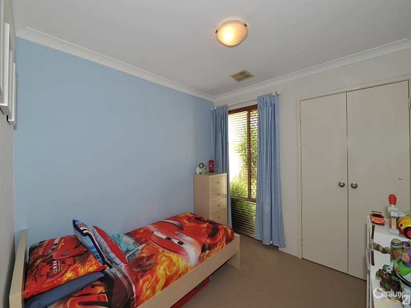 2/11 Darter Place, Halls Head WA 6210