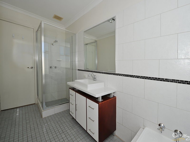 2/11 Darter Place, Halls Head WA 6210