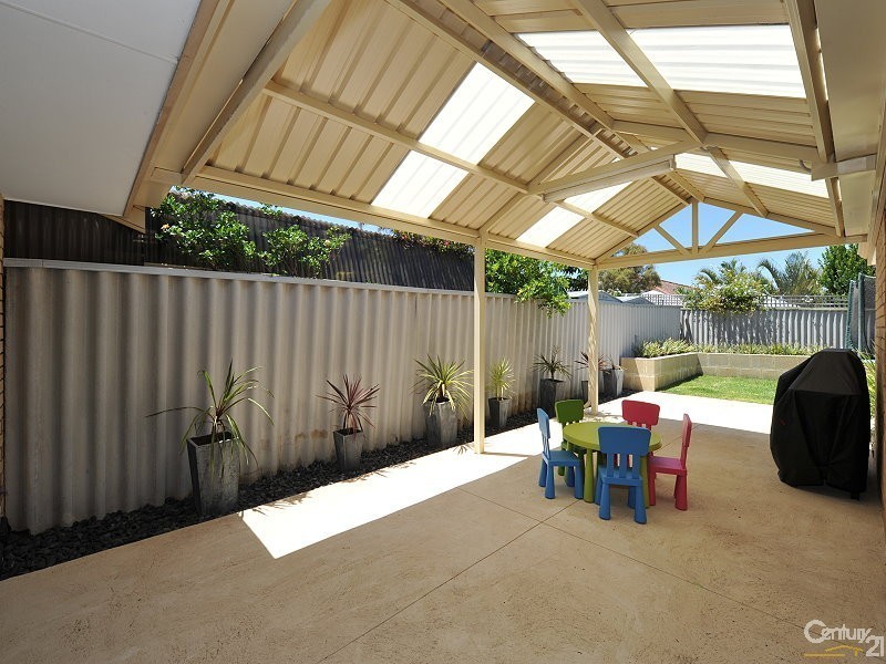 2/11 Darter Place, Halls Head WA 6210