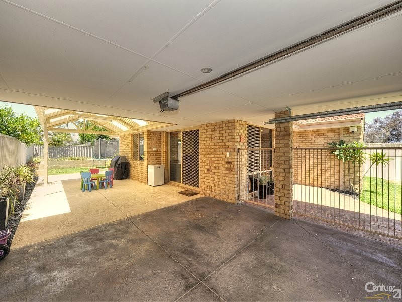 2/11 Darter Place, Halls Head WA 6210
