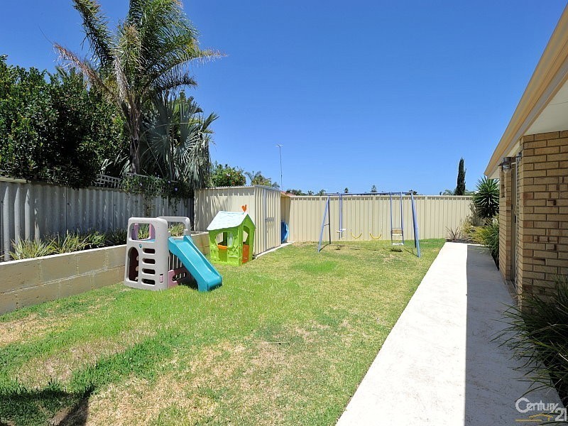 2/11 Darter Place, Halls Head WA 6210