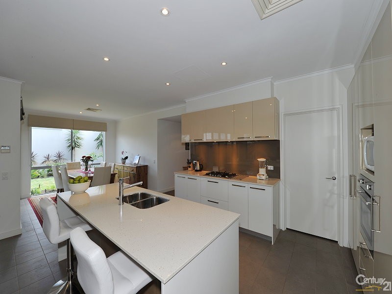 5 Impressa Way, Halls Head WA 6210