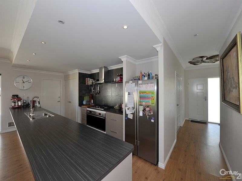 1 Savona Brace, Secret Harbour WA 6173