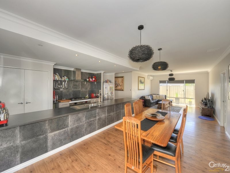 1 Savona Brace, Secret Harbour WA 6173