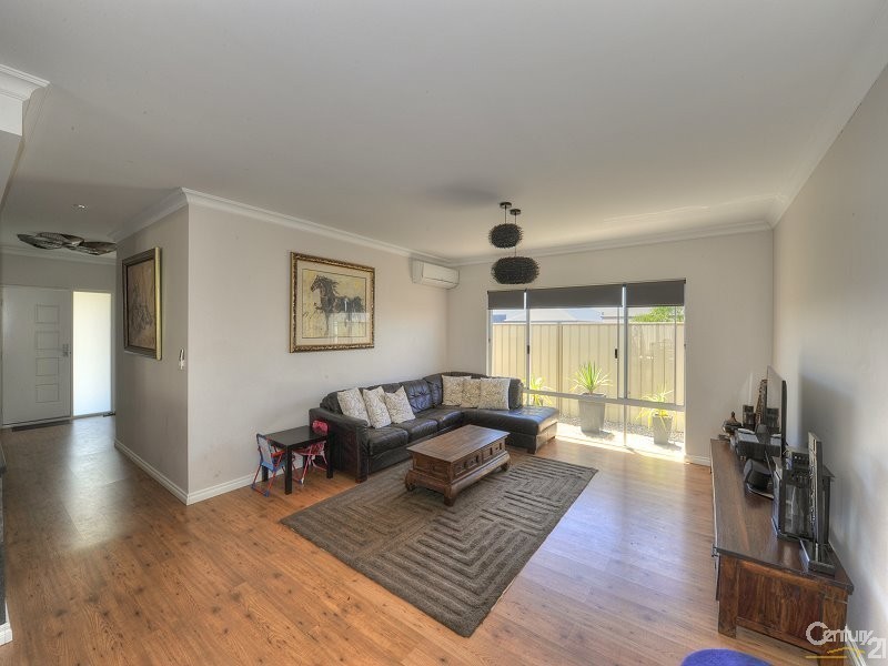 1 Savona Brace, Secret Harbour WA 6173