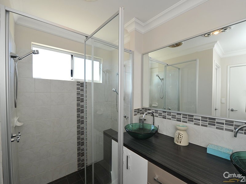 1 Savona Brace, Secret Harbour WA 6173