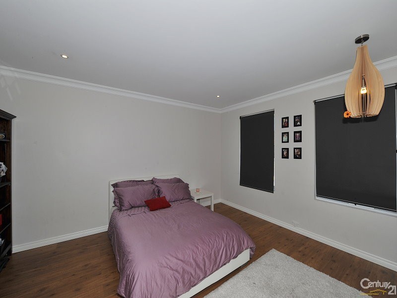 1 Savona Brace, Secret Harbour WA 6173