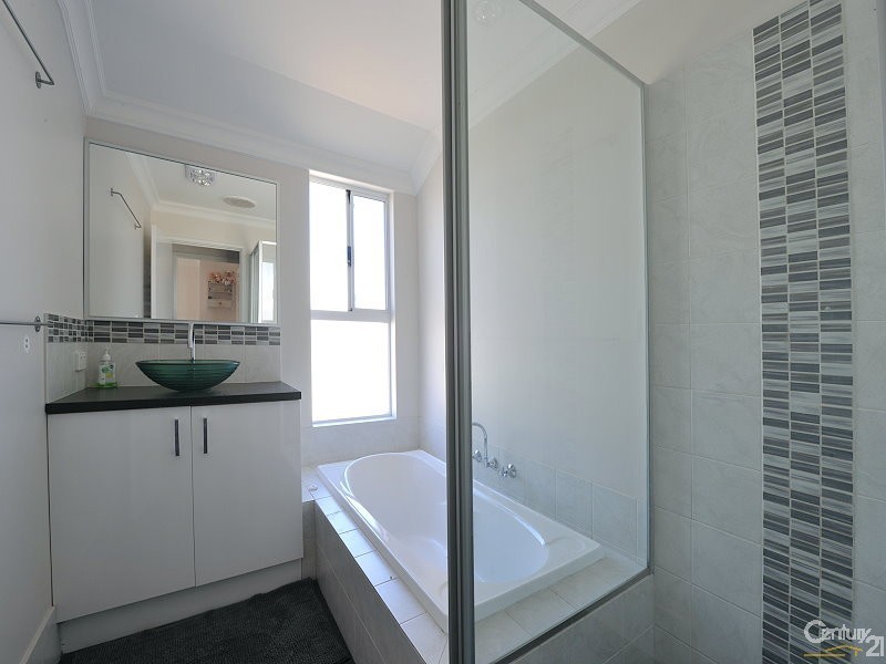 1 Savona Brace, Secret Harbour WA 6173