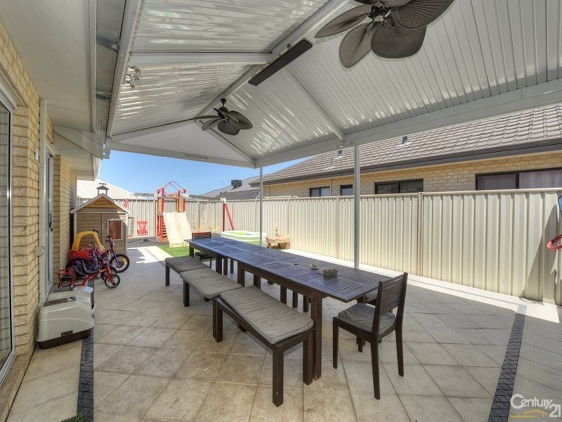 1 Savona Brace, Secret Harbour WA 6173