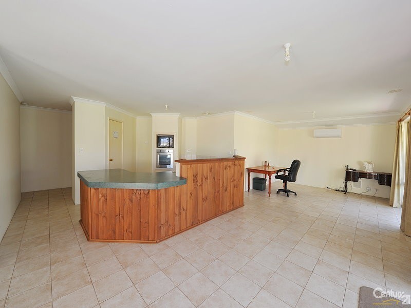 38 Albina Chase, Lakelands WA 6180