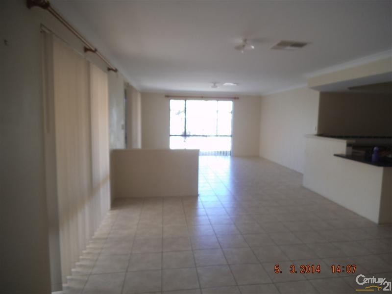 15 Whitegum Pass, Halls Head WA 6210