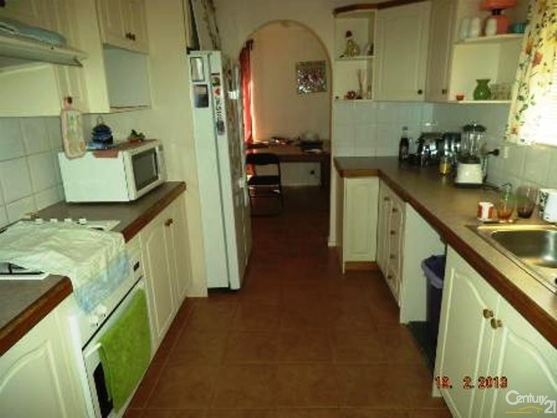 30 Scrivener Place, Halls Head WA 6210