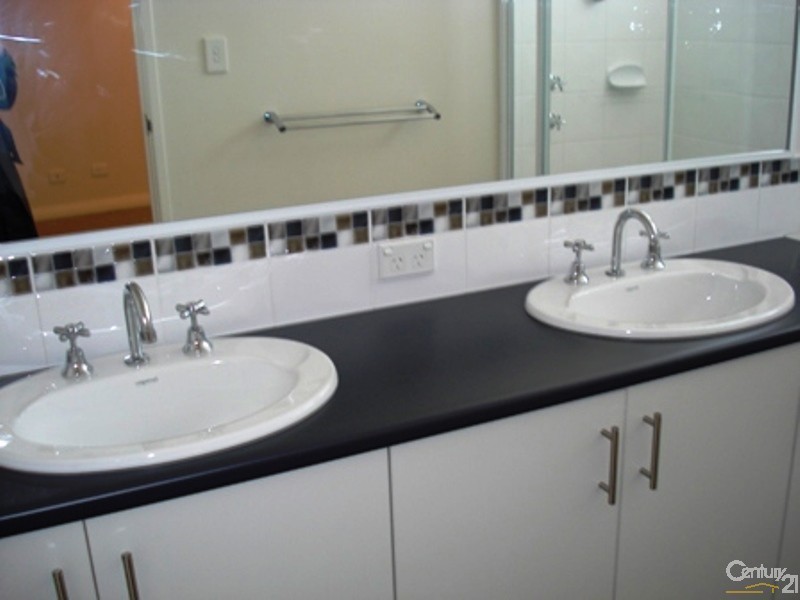 135 Meadow Springs Drive, Meadow Springs WA 6210