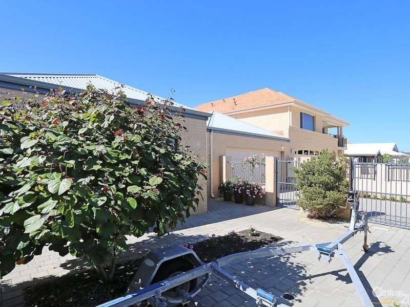 34 Aztec Island Retreat, Halls Head WA 6210