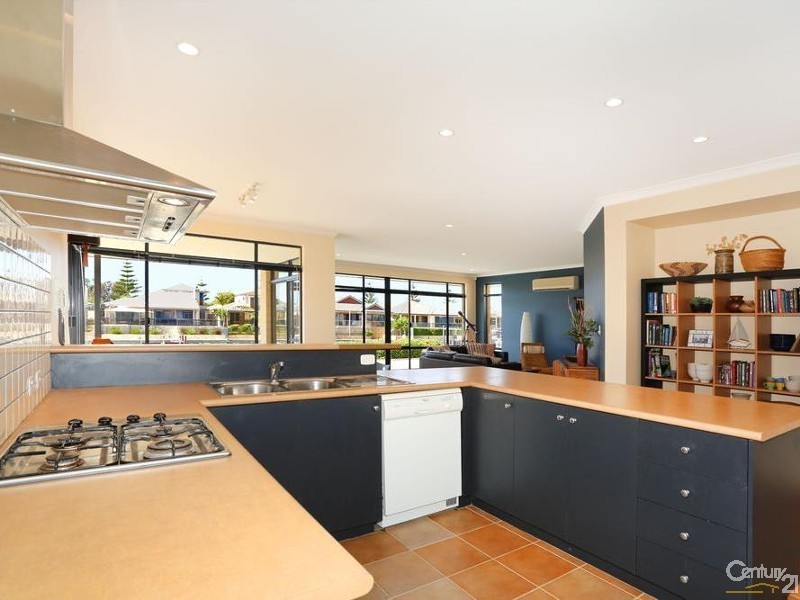 34 Aztec Island Retreat, Halls Head WA 6210