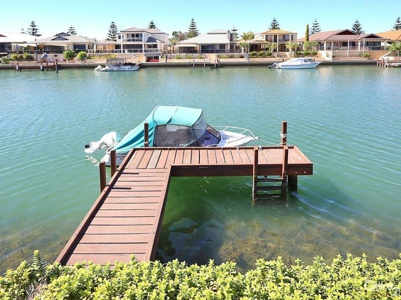 34 Aztec Island Retreat, Halls Head WA 6210