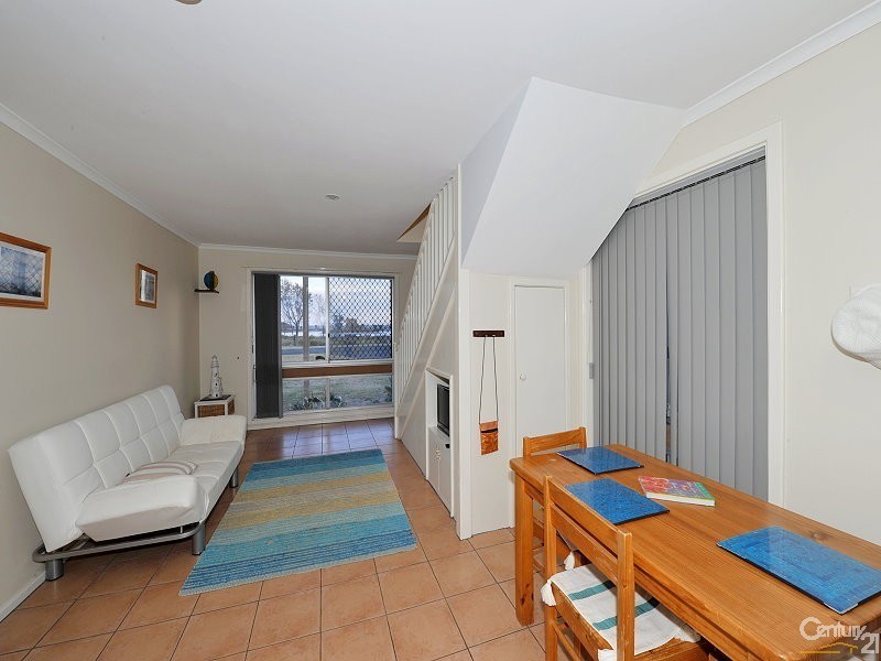 2/5 Nairn Road, Coodanup WA 6210