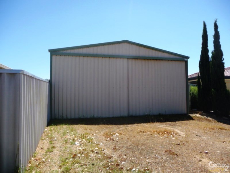 17 Kangaroo Paw Drive, Greenfields WA 6210