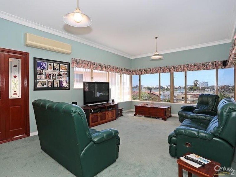 31 Hill Street, Halls Head WA 6210