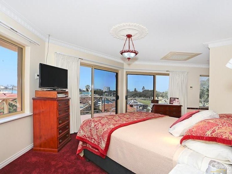 31 Hill Street, Halls Head WA 6210