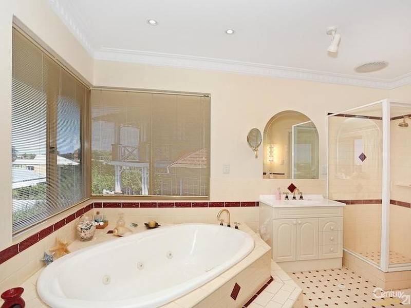 31 Hill Street, Halls Head WA 6210