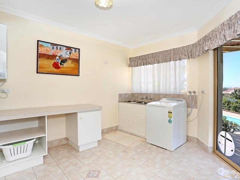31 Hill Street, Halls Head WA 6210