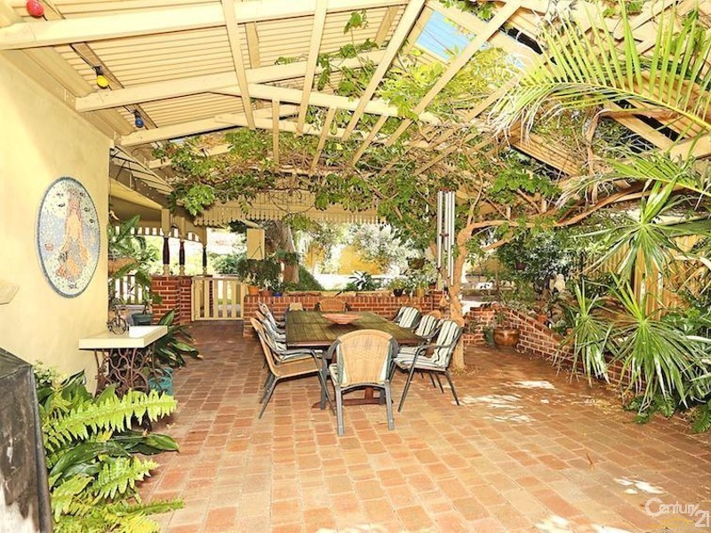31 Hill Street, Halls Head WA 6210