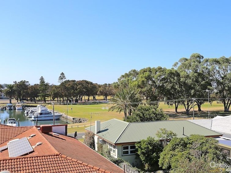 31 Hill Street, Halls Head WA 6210