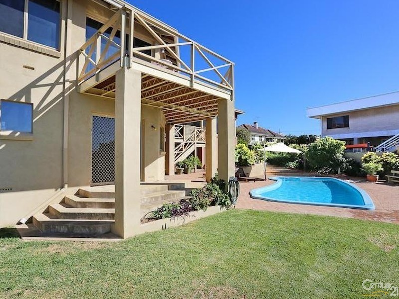 31 Hill Street, Halls Head WA 6210