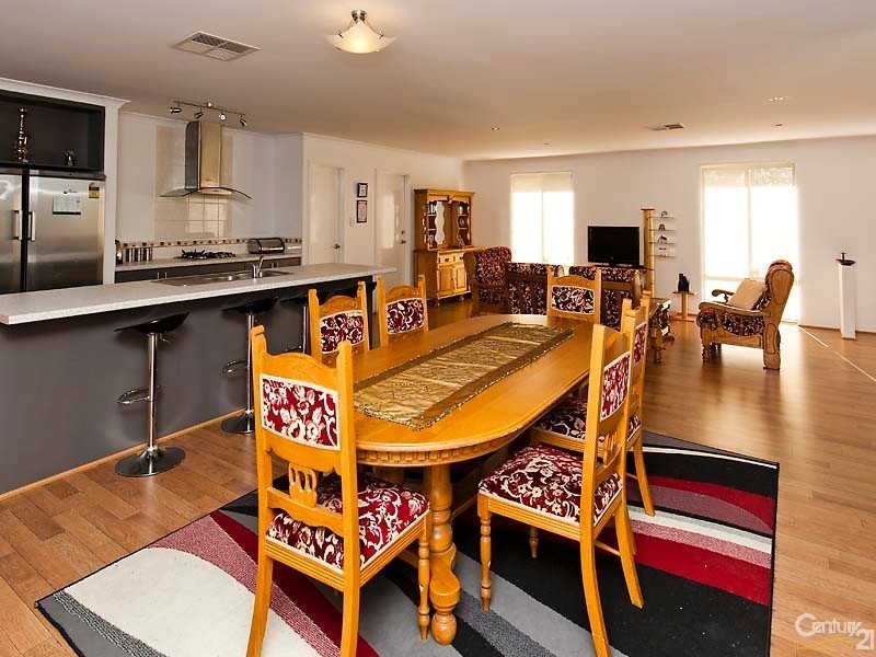 4 Revesby Place, Coodanup WA 6210