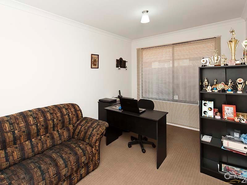 4 Revesby Place, Coodanup WA 6210