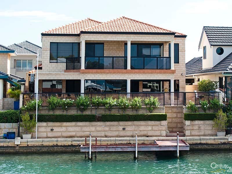 4 Santavea Mews, Halls Head WA 6210
