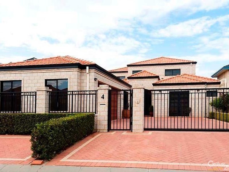 4 Santavea Mews, Halls Head WA 6210
