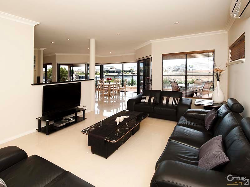 4 Santavea Mews, Halls Head WA 6210