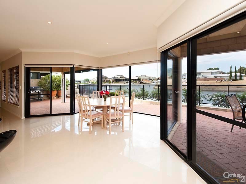 4 Santavea Mews, Halls Head WA 6210