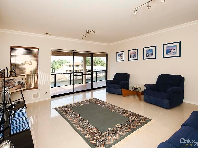 4 Santavea Mews, Halls Head WA 6210