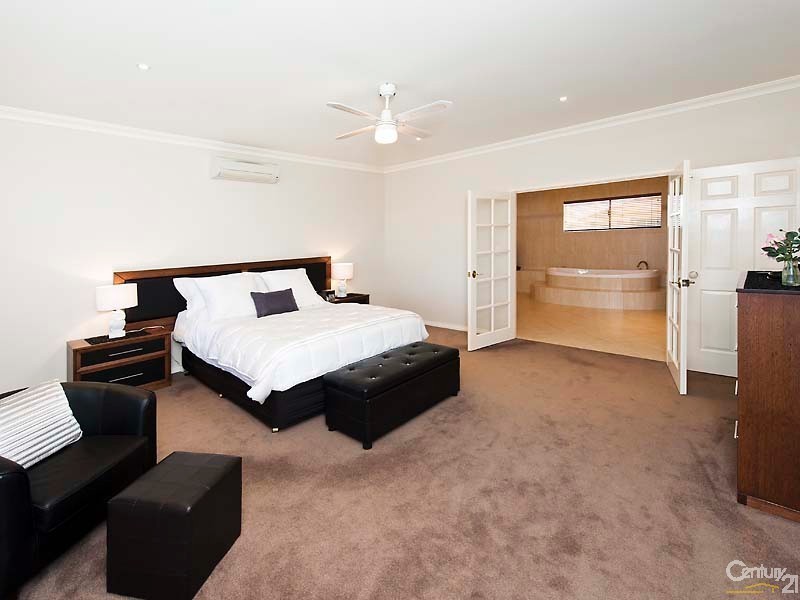 4 Santavea Mews, Halls Head WA 6210