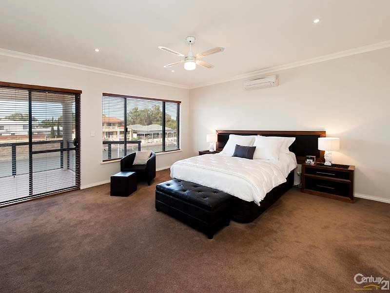 4 Santavea Mews, Halls Head WA 6210