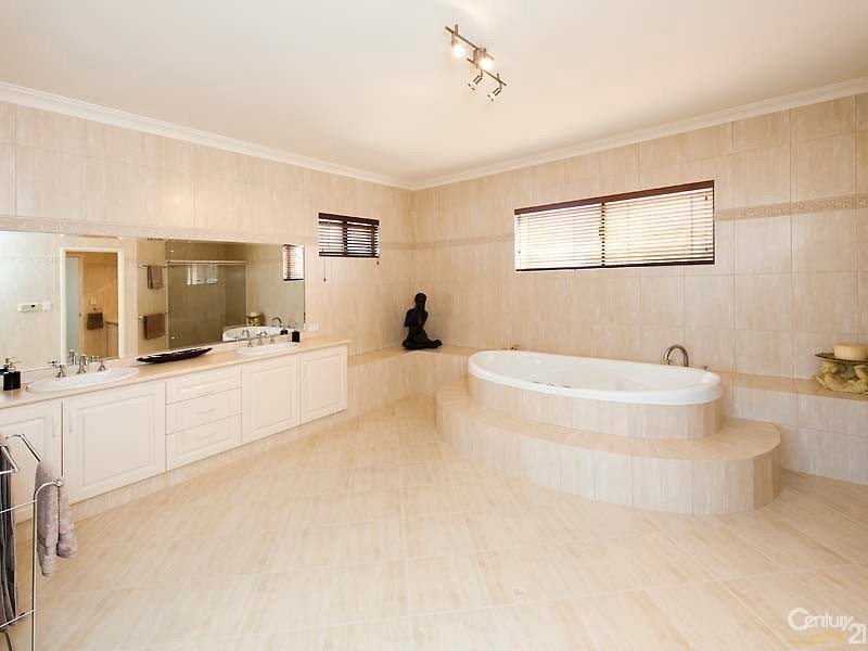 4 Santavea Mews, Halls Head WA 6210