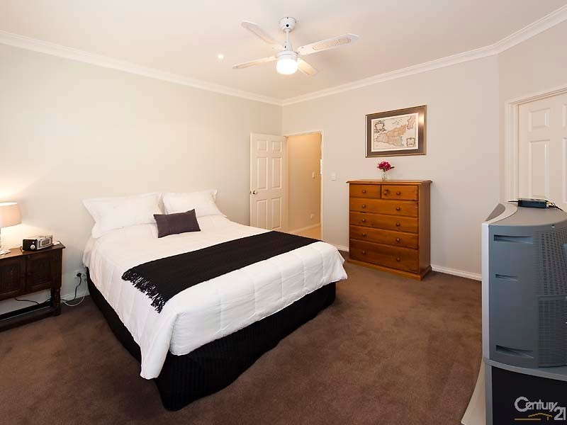 4 Santavea Mews, Halls Head WA 6210
