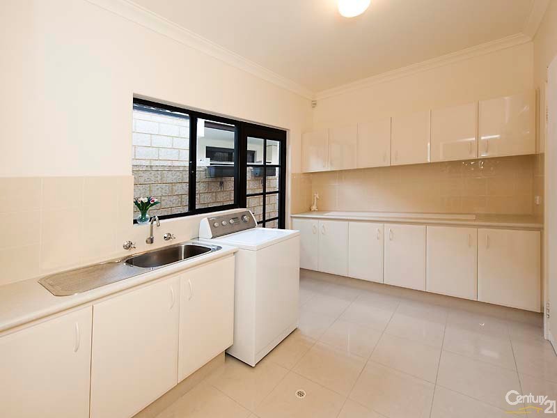 4 Santavea Mews, Halls Head WA 6210