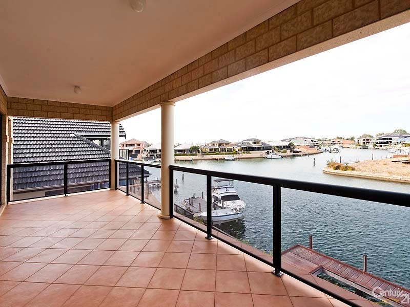 4 Santavea Mews, Halls Head WA 6210