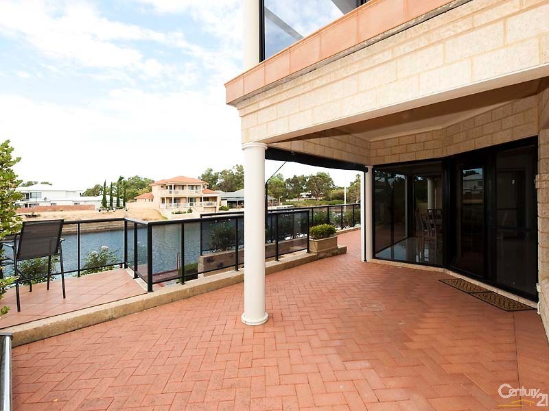 4 Santavea Mews, Halls Head WA 6210
