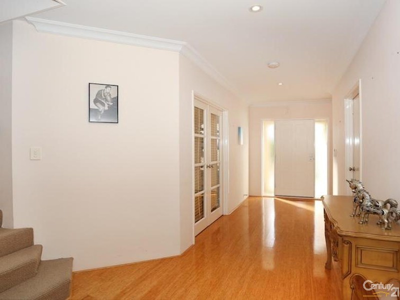 36 Leisure Way, Halls Head WA 6210