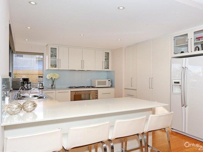 36 Leisure Way, Halls Head WA 6210